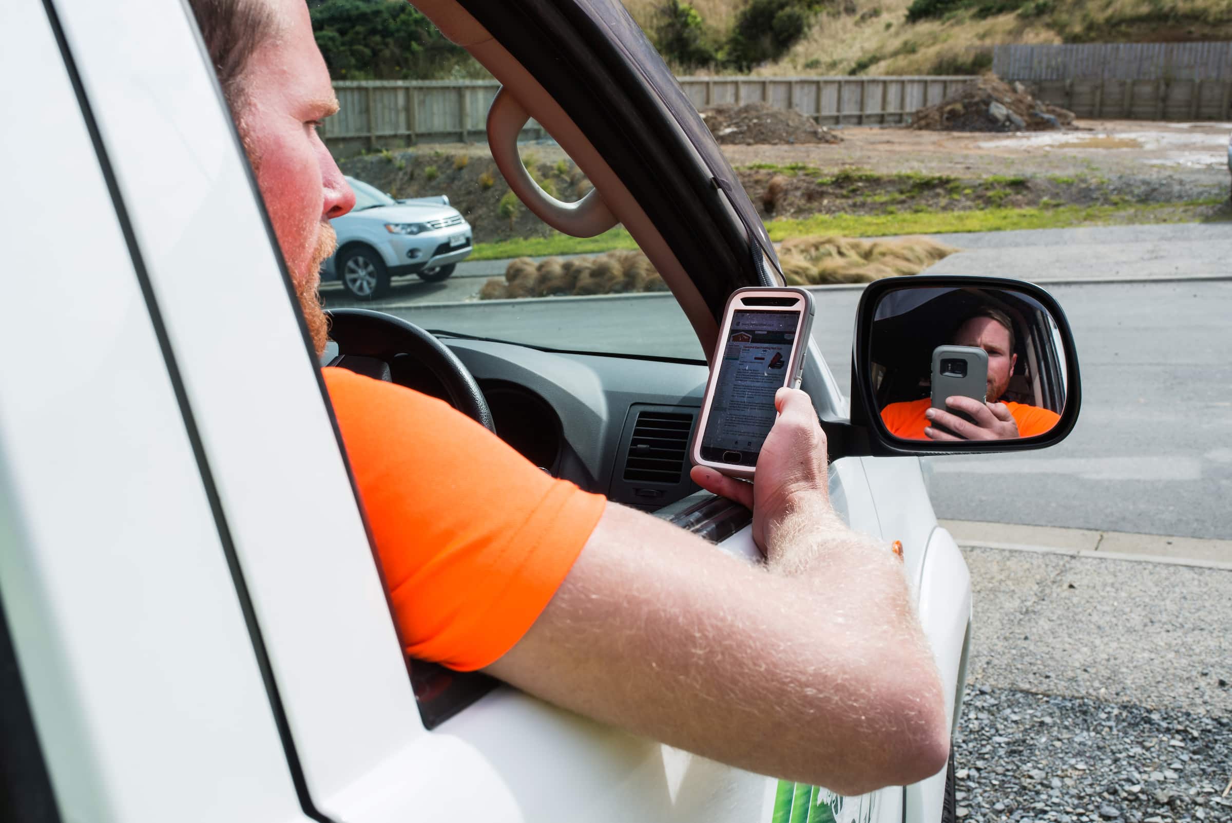 A person using a laptop to access Xero's accounting software built for contractors