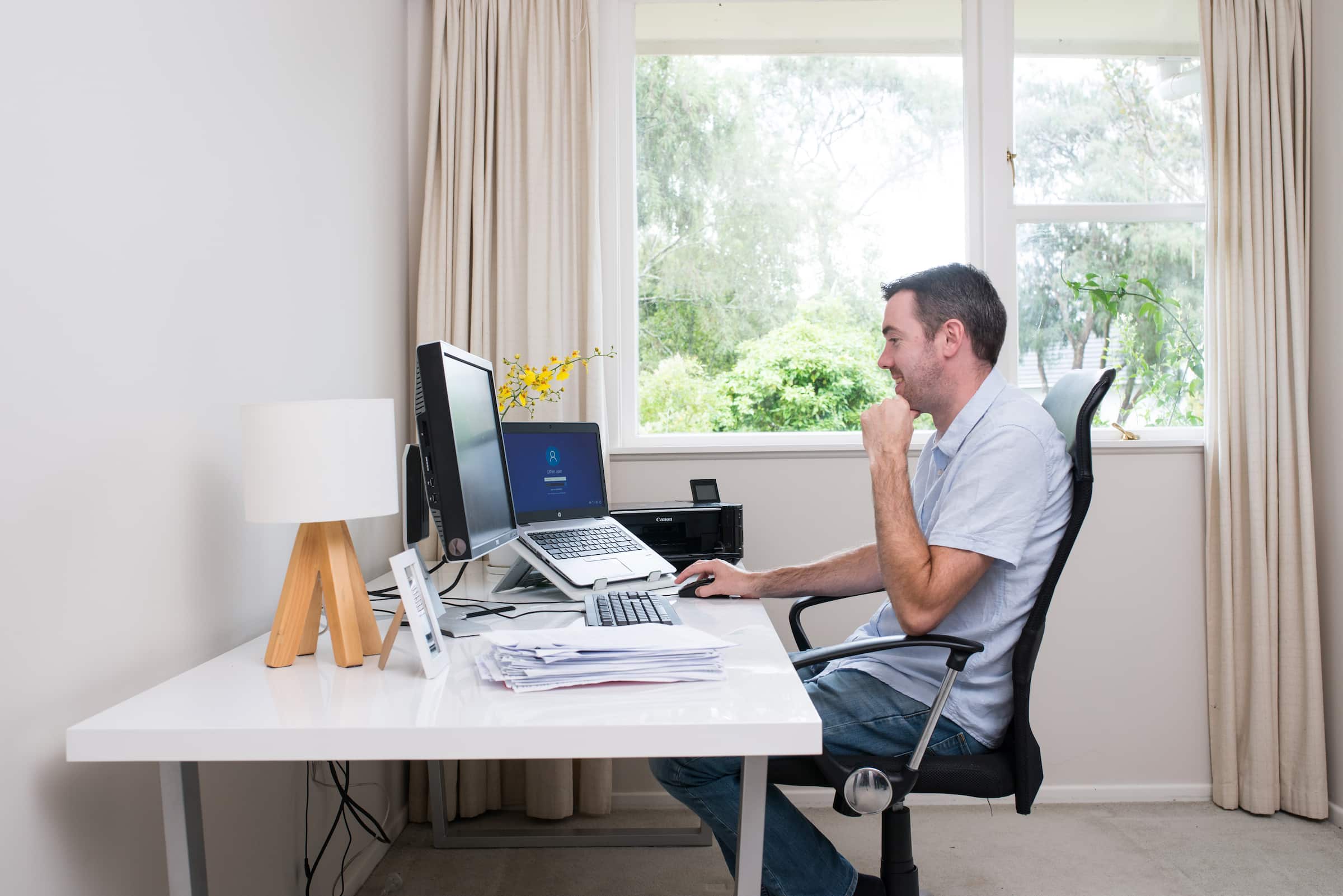 A person using a laptop to access Xero's accounting software built for translators